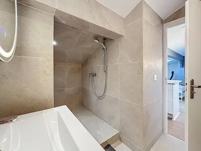 a bathroom with a shower with a tub and a sink at 31m2 - appartement en plein centre-ville in Cannes
