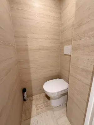 a small bathroom with a toilet in the corner at BELLE PLAGE, deux chambres proche mer in Cannes