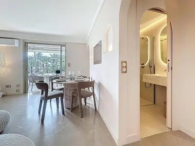 a dining room with a table and chairs at 38 m2 - Suite de luxe, terrasse vue mer, Croisette in Cannes