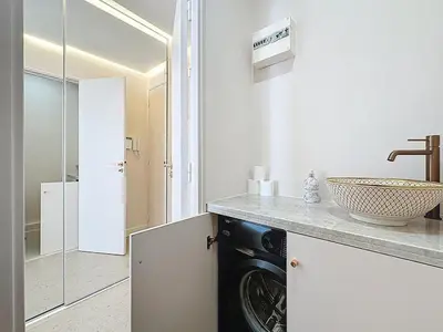 a bathroom with a washing machine and a sink at 38 m2 - Suite de luxe, terrasse vue mer, Croisette in Cannes