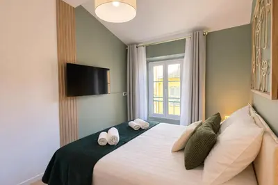 a bedroom with a bed with two towels on it at Suite Paloma - Palais & Croisette 1min - 2 chambres - Appartement Hôtel in Cannes