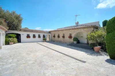 an empty driveway in front of a building at Villa Lou Bayou French Riviera near Cannes in Vallauris