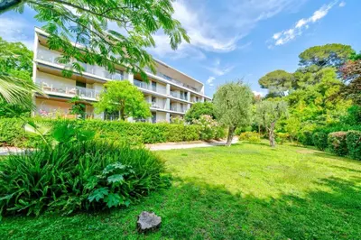 an apartment building with a garden in front of it at Oxford-Californie Luxury 4-Bedroom Penthouse With Parking in Cannes