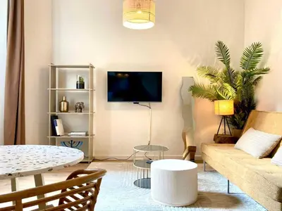 a living room with a couch and a tv at Appartement moderne - 1BR-4P- Cannes in Cannes