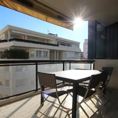 PROCHE CARLTON One bedroom Apartment