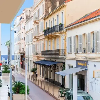 Immogroom – Stylish Studio – Beach 1 min away- AC