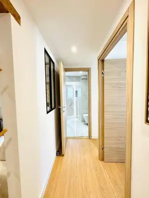 a hallway with a door leading to a bathroom at Repère des Artistes - central, 3mn from Beach, 10mn Palais, modern, AC, balcony in Cannes