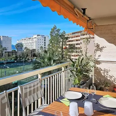 HENRI CAMILLE RE -Wios- 2 bedrooms APT - Huge terrace sea view