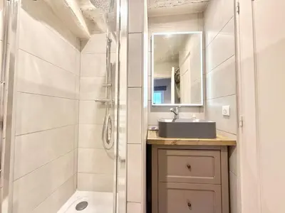 a bathroom with a shower and a sink at Elegant studio à Cannes - Suquet - 2 people in Cannes