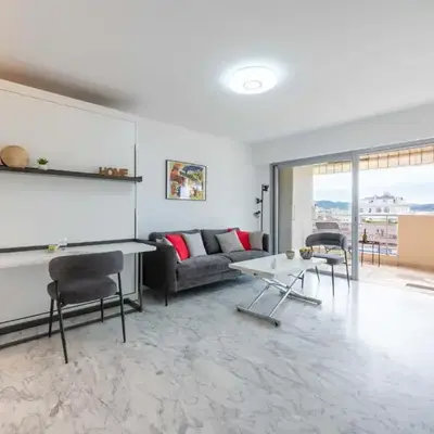 Studio in a Prestigious Residence Close to the City Centre