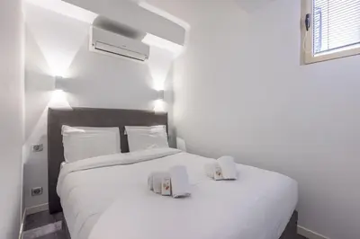 a bedroom with a white bed with two towels on it at 2 pièces Moderne FELIX FAURE-VIEUX PORT A1B232 in Cannes