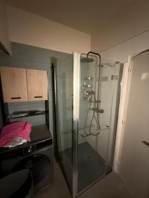 a glass shower in a kitchen with a stove at Superbe Appartement 2 pièces - 39m2 in Cannes