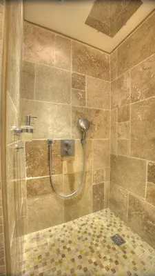 a shower with a hose in a bathroom at 3 pièces 4 étoiles Vue Mer Parking Fibre 500m Palais Festivals in Cannes