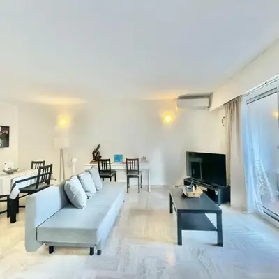 Arènes by Welcome to Cannes