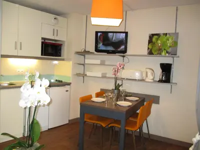 a kitchen with a table and chairs in a room at SOPHIES HOMES FÉLIBRIGES BEACH & PALAIS des FESTIVALS in Cannes