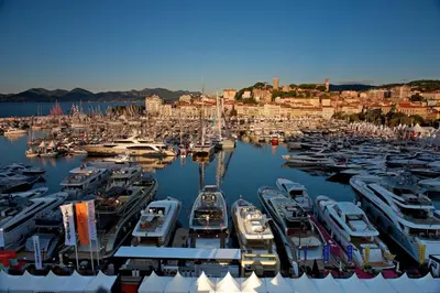 a bunch of boats docked in a harbor at Coeur de Cannes - 2 pièces moderne in Cannes