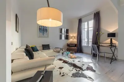 Gallery image of Centrally located modern 2 Bed apartment in Cannes with aircon and high ceilings and modern design 696 in Cannes