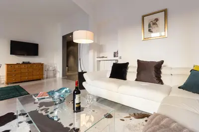 Gallery image of Centrally located modern 2 Bed apartment in Cannes with aircon and high ceilings and modern design 696 in Cannes