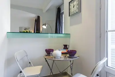 Gallery image of Centrally located modern 2 Bed apartment in Cannes with aircon and high ceilings and modern design 696 in Cannes
