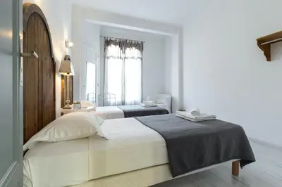 Gallery image of Centrally located modern 2 Bed apartment in Cannes with aircon and high ceilings and modern design 696 in Cannes