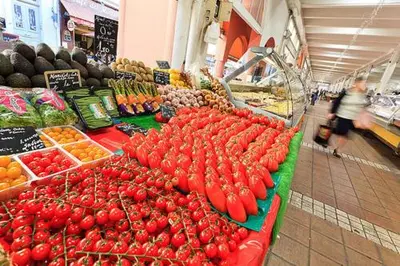 a market with tomatoes and other fruits and vegetables on display at Suquet26 in Cannes