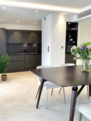 a dining room with a table and chairs at Grand 2 pieces Gray d'Albion in Cannes