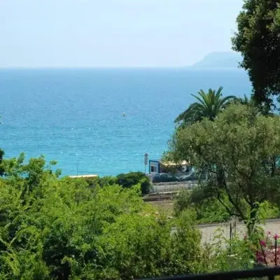 Appartement moderne à Cannes avec vue sur mer et montagne - 85 m²