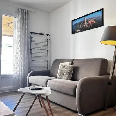 One-bedroom apt with balcony on Rue Hoche