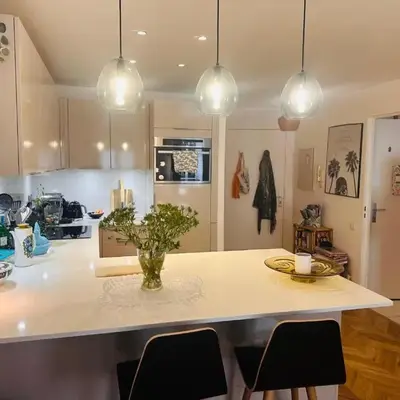 Lovely one bedroom apartment with balcony & wifi just minutes walk from Palais and Cannes beaches 109
