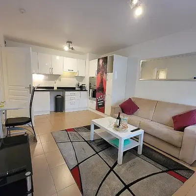 Bristol Park - parking - 5mn walk from Palais des Festivals