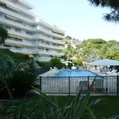 Two Bed apartment in a gated residence with gardens in Cannes with sea views 865
