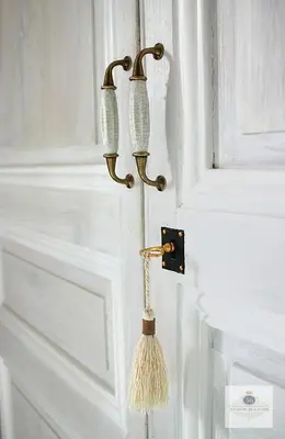 a door handle with a tassel hanging on it at 'Maison Blanche' in Cannes