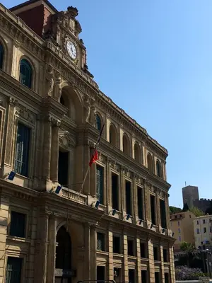 a building with a clock tower on top of it at Appartement moderne à Cannes, 45 m², proche des plages in Cannes