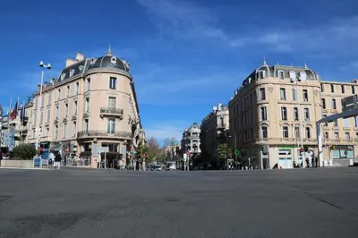 a city street with two tall buildings and a street intersection at RIVIERA STUDIO CANNES CENTER in Cannes