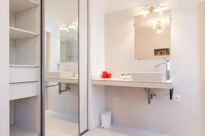 a white bathroom with two sinks and a mirror at Manhattan 2 pièces 3 étoiles lumineux plein centre à 5mn des plages et palais in Cannes