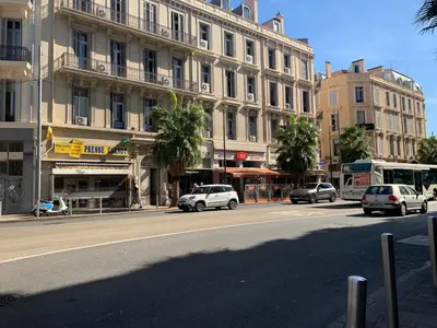 a street with cars parked in front of a building at Charlie Chaplin 2 pièces 3 étoiles calme plein centre de Cannes, 5mn des plages et Palais in Cannes