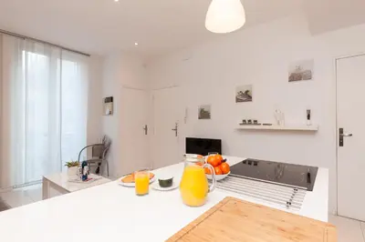 a kitchen with a counter top with orange juice at Nature 2 pièces 3 étoiles calme plein centre cannes 5 mn des plages et Palais in Cannes
