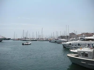 a group of boats docked in a harbor at Nature 2 pièces 3 étoiles calme plein centre cannes 5 mn des plages et Palais in Cannes