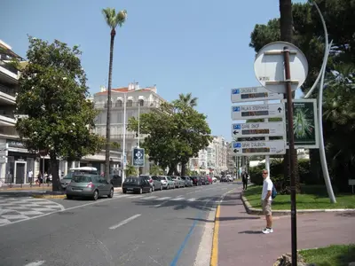 a man standing on the side of a city street at 7e Art 2 pièces 3 étoiles calme plein centre Cannes 5mn plages et Palais in Cannes