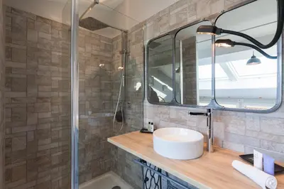 a bathroom with a sink and a mirror at Loft 3 pièces duplex 3 étoiles calme centre ville à 5 mn des plages et palais in Cannes