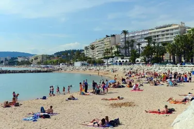 a large group of people on a beach at Vacances Cannoise, mer et piscine in Cannes