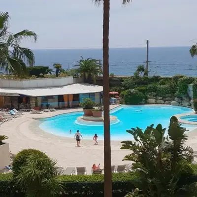 Sea view La Palme d'Azur apartment steps away from the beach and perfect for holidays & business trips