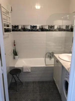 a white bathroom with a tub and a sink at Cannes: Agréable 2 pièces vue mer panoramique in Cannes