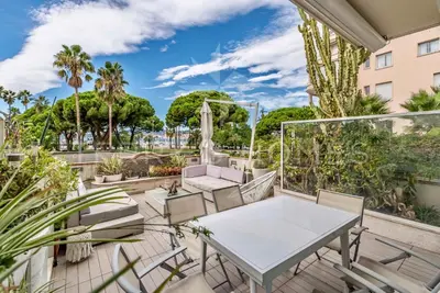 a patio with a white table and chairs at Appartement l'Age d'Or in Cannes