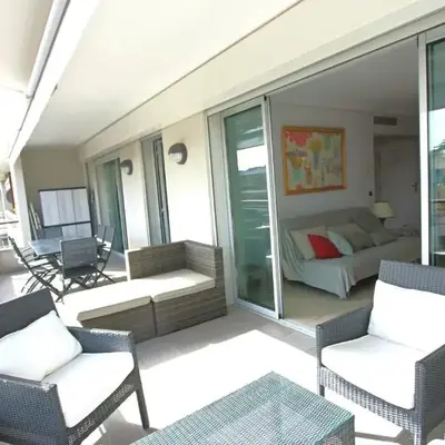 Fully equipped apartment with large terrace lounge area