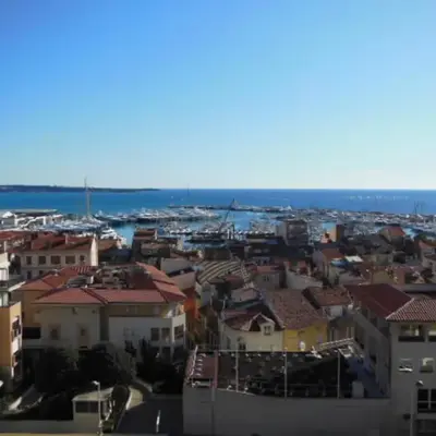 4 bedroom 3 bathrooms sea view Forville Apartment5 mins from the Palais Parking