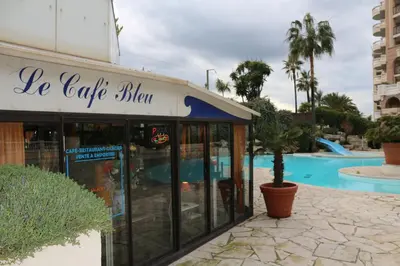 a building with a sign that reads be castle shirm at Appartement Palm d'Azur in Cannes