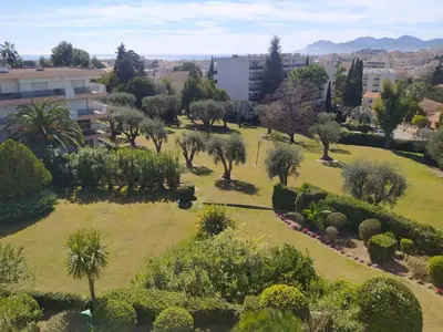 an aerial view of a park with trees and bushes at Karolina Properties - Ascot Appartement in Cannes