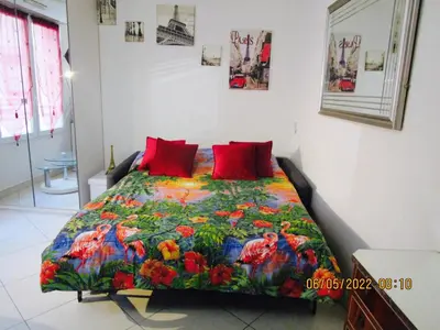a bedroom with a bed with a colorful blanket at CANNES CENTRE 5 minutes de la mer in Cannes