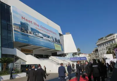 a group of people standing in front of a building at CANNES CENTRE 5 minutes de la mer in Cannes